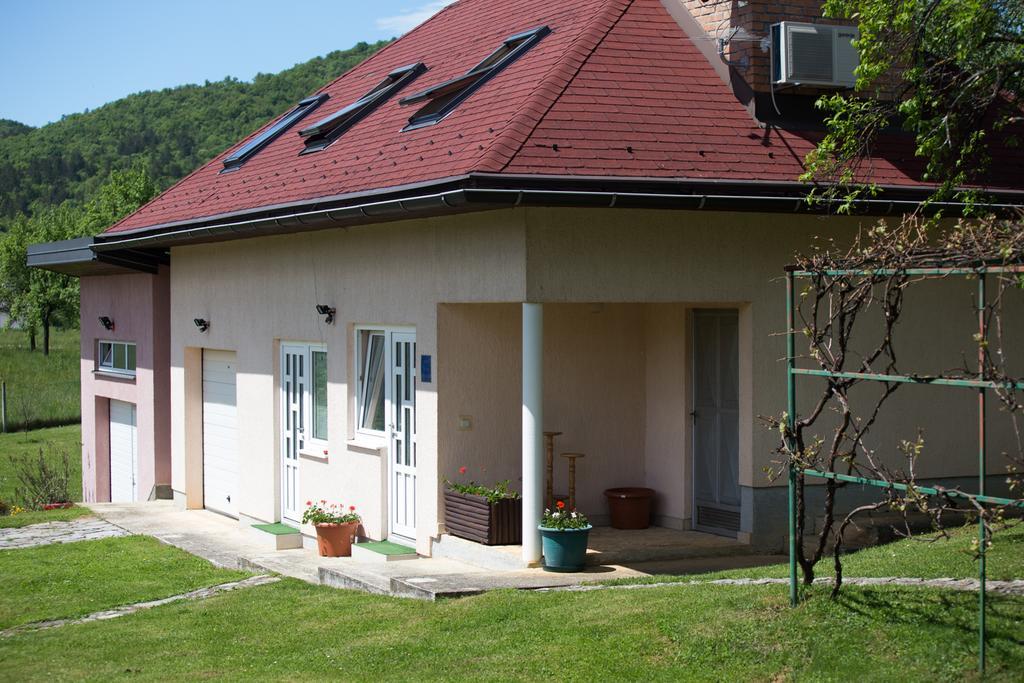Apartment Oreskovic Otočac Eksteriør bilde