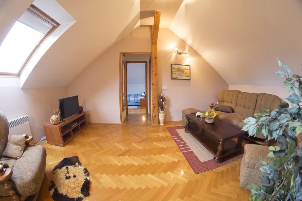 Apartment Oreskovic Otočac Eksteriør bilde