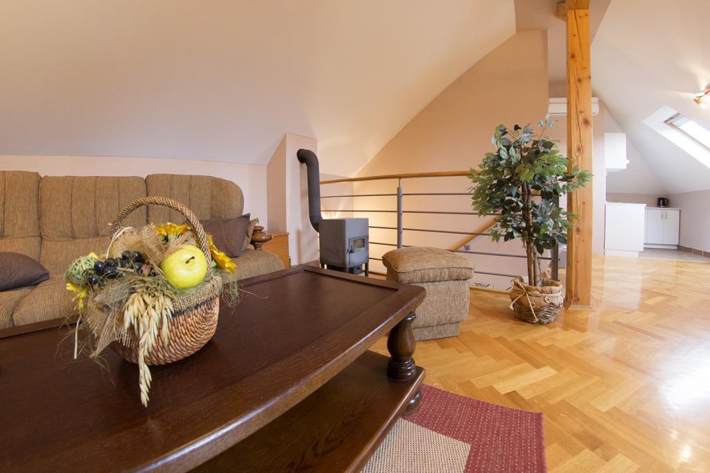 Apartment Oreskovic Otočac Eksteriør bilde